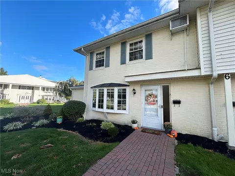 6 Meadowlawn Dr #19, Mentor, OH 44060