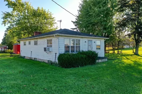 6960 Edison St NE, Hartville, OH 44632