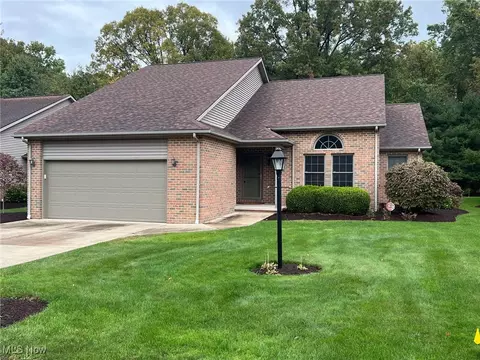 44 Oak Tree Ln SE, Warren, OH 44484