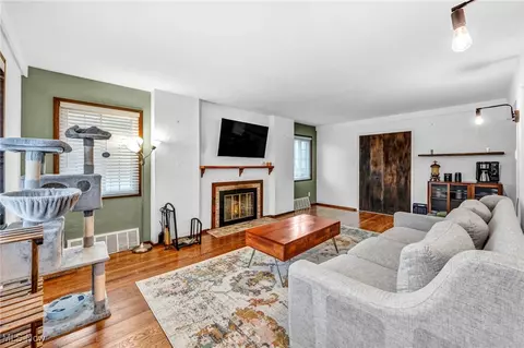 232 Fair St, Berea, OH 44017 photo 7