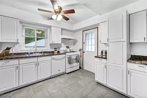232 Fair St, Berea, OH 44017 photo 12
