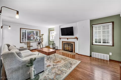 232 Fair St, Berea, OH 44017 photo 6