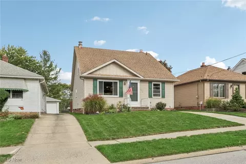 800 Orchardview Ave, Seven Hills, OH 44131 photo 4