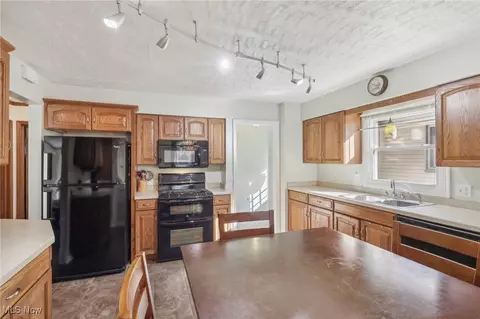 800 Orchardview Ave, Seven Hills, OH 44131 photo 16