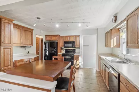 800 Orchardview Ave, Seven Hills, OH 44131 photo 13