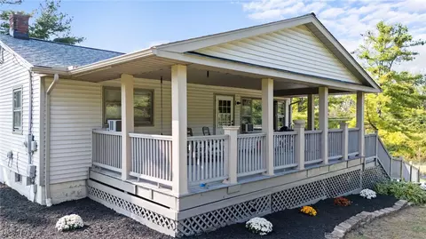 8892 Brakeman Rd, Chardon, OH 44024
