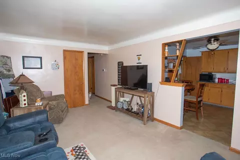 Living - 547 Sexton St, Struthers, OH 44471 photo 1 of 2