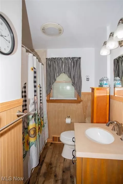 Bath - 547 Sexton St, Struthers, OH 44471 photo 1 of 1