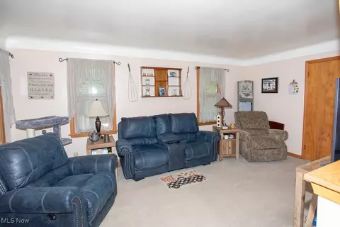 Living - 547 Sexton St, Struthers, OH 44471 photo 2 of 2