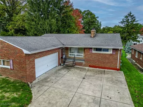 4100 W Ridgewood Dr, Parma, OH 44134