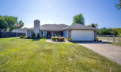 5240 Kevin St, Sheffield Village, OH 44054