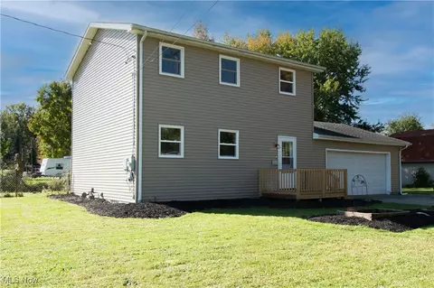 5998 Fairlawn Ave, Hubbard, OH 44425
