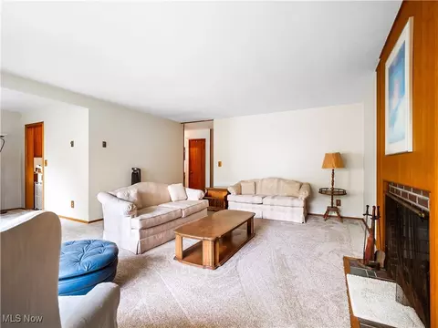 236 Wayne Dr, Berea, OH 44017 photo 9