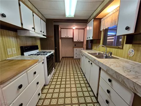 2424 Harbor Ave, Ashtabula, OH 44004 photo 10