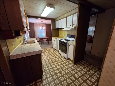 2424 Harbor Ave, Ashtabula, OH 44004 photo 11