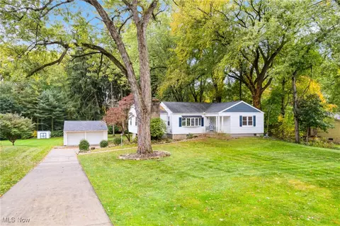 1052 Hillcrest Dr, Tallmadge, OH 44278