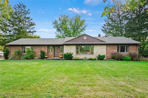 2897 Northampton Rd, Cuyahoga Falls, OH 44223