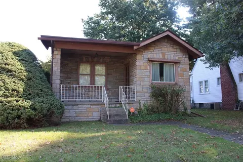 2040 Hazel Ave, Zanesville, OH 43701