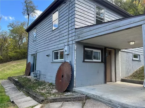 823 W Bennett St, Bridgeport, OH 43912