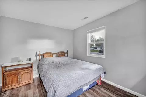 Bedroom - 520 Wesley Ave, Elyria, OH 44035 photo 3 of 4