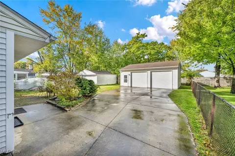 Exterior - 520 Wesley Ave, Elyria, OH 44035 photo 3 of 11