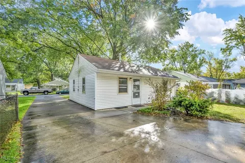 Exterior - 520 Wesley Ave, Elyria, OH 44035 photo 10 of 11