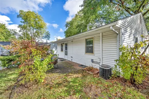 Exterior - 520 Wesley Ave, Elyria, OH 44035 photo 7 of 11