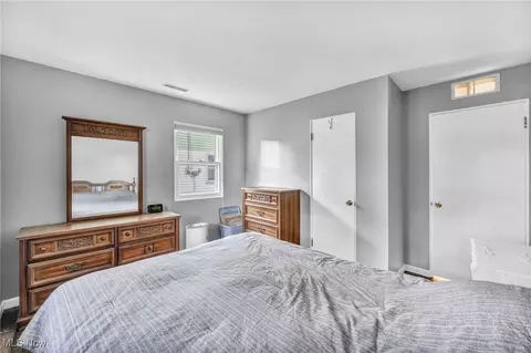 Bedroom - 520 Wesley Ave, Elyria, OH 44035 photo 1 of 4