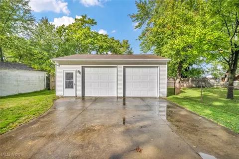 Exterior - 520 Wesley Ave, Elyria, OH 44035 photo 9 of 11