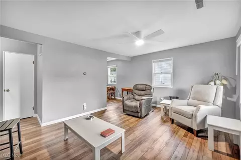 Living - 520 Wesley Ave, Elyria, OH 44035 photo 2 of 3