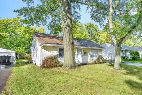 Exterior - 520 Wesley Ave, Elyria, OH 44035 photo 2 of 11
