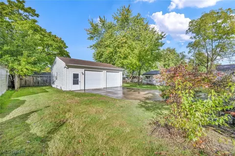 Exterior - 520 Wesley Ave, Elyria, OH 44035 photo 8 of 11
