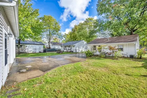 Exterior - 520 Wesley Ave, Elyria, OH 44035 photo 6 of 11