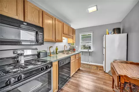 Kitchen - 520 Wesley Ave, Elyria, OH 44035 photo 3 of 3
