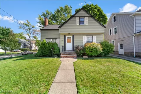 2247 S Taylor Rd, Cleveland Heights, OH 44118