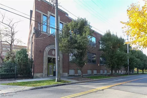 8205 Franklin Blvd #14, Cleveland, OH 44102