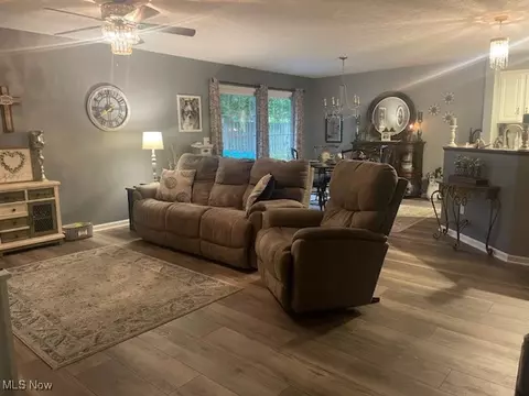 203 Gerhart, Elyria, OH 44035 photo 3