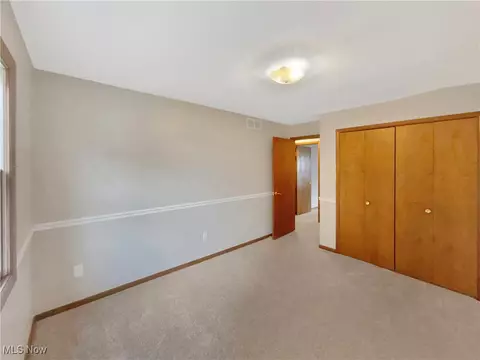 Bedroom - 187 Hemlock Dr, Elyria, OH 44035 photo 3 of 5