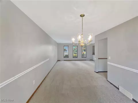 Living - 187 Hemlock Dr, Elyria, OH 44035 photo 2 of 4