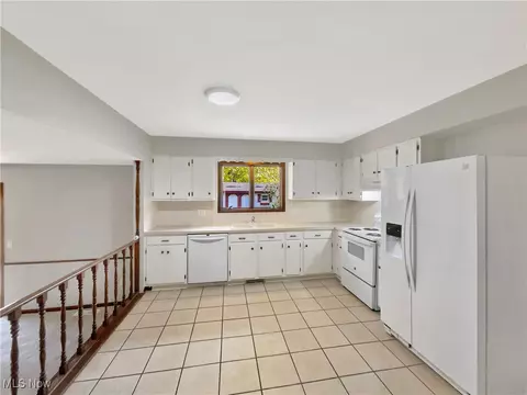 Kitchen - 187 Hemlock Dr, Elyria, OH 44035 photo 2 of 2
