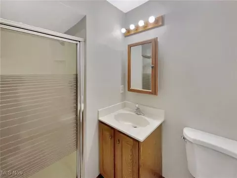 Bath - 187 Hemlock Dr, Elyria, OH 44035 photo 2 of 2