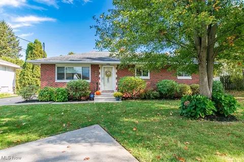 155 Corunna Ave, Fairlawn, OH 44333