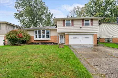 11147 Lafayette Dr, Parma Heights, OH 44130