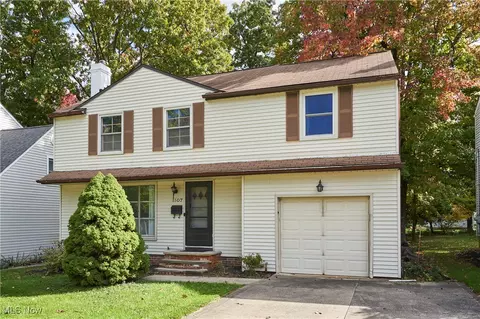 1107 Ford Rd, Lyndhurst, OH 44124