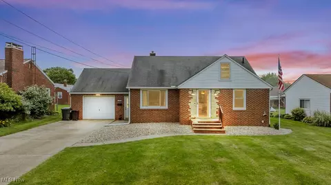514 S Nickelplate St, Louisville, OH 44641