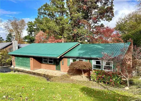 726 Grandview Ave, East Palestine, OH 44413