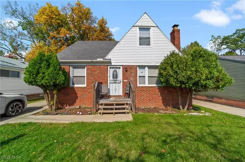 16401 Home St, Maple Heights, OH 44137