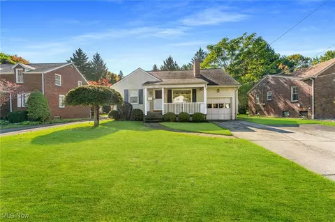 39 Island Dr, Poland, OH 44514