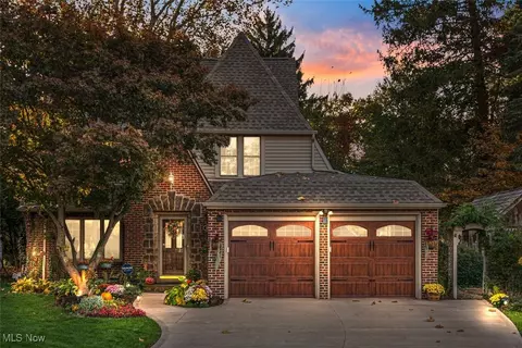 1550 Bridgeview Cir, Cuyahoga Falls, OH 44223