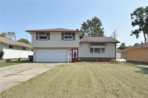 5951 Marra Dr, Bedford Heights, OH 44146